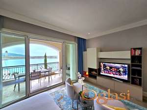 Prodaje se studio u Marini Lustica Bay. 1.red od mora!