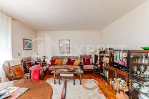 Trosoban stan u strogom centru Niša