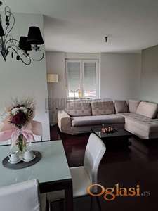 Trosoban stan 70m² sa liftom kod keja i Gimnazije 9. maj