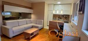 Mir i komfor na odličnoj lokaciji – jednoiposoban stan za izdavanje