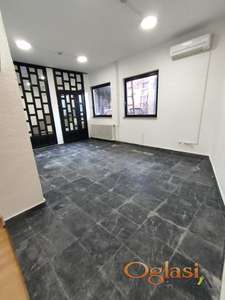 ODLIČAN ULIČNI LOKAL OD 75 M2 SA PARKINGOM U UŽEM CENTRU NOVOG SADA