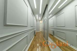 Ekskluzivan stan u centru Novi Sad – lift, pogled na Katedrala Imena Marijinog