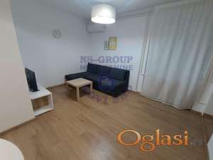 Prodaje se dvosoban stan koji je podeljen na dve stambene jedinice!