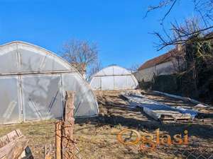 Plac u Srbobranu sa izlazom na vodu