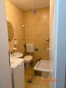 Izdaje se garsonjera na uglu ulica Ilariona Ruvarca i Bulevara Patrijarha Pavla, kirija 200e