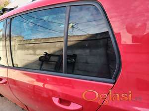 Golf 6 zadnje levo staklo fabrički zatamljeno Originalni delovi  Moguca ugradnja delova  Alfa Romeo 147-156-166-159-GT-MiTo-Giulietta Fiat bravo 2 - croma -grande punto -multipla 2 -punto 3 -stilo-idea Freemont Panda 3 500L 500 Lancia ypsilon-delta-musa-lybra Volkswagen Golf 6  Ukoliko zelite da porucite Posaljite poruku preko sms poruke ili pozovite na telefon 0616115961