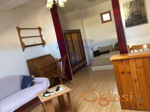 Izdaje se namešten dvorišni stan u samom centru Novog Sada