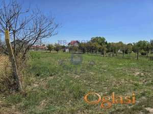 Plac sa kompletnom infrastrukturom u blizini