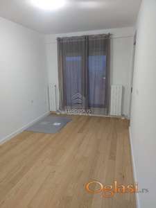 Trosoban stan u Zelenoj aveniji sa terasom i dva kupatila ID#10367