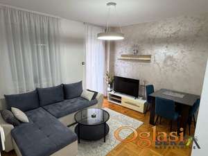  PRELEPO NAMEŠTEN JEDNOIPOSOBAN STAN NA PODBARI 