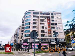 luksuzan - četvorosoban stan + parking mesto