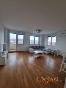 Komforan trosoban stan sa dve terase – 82 m²