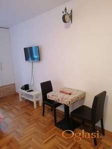 Garsonjera u centru grada-27m2-280e
