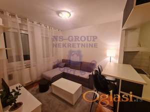 Izdaje se jednoiposoban stan na Grbavici, na odličnoj lokaciji i u blizini svih važnih sadržaja.