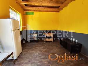 Izdaje se ulični lokal u Generala Milojka Lešjanina, 38m2