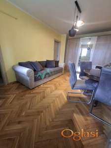 Izdaje se jednosoban stan na Bulevaru Oslobođenja 