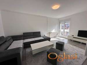 Izdaje se kompletno renoviran dvoiposoban stan na Limanu 1