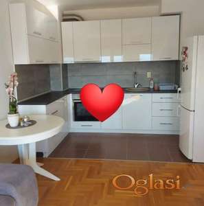 Mir, svetlost i pogled - Dvoiposoban stan sa terasom ka Fruškoj gori