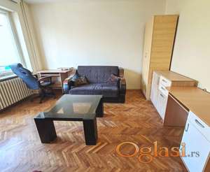 Grbavica Odličan 2.0 stan na početku ulice Miše Dimitrijevića