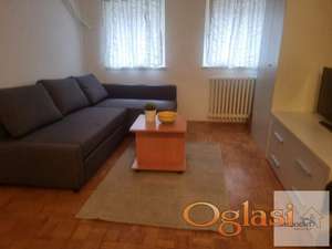 Na prodaju retko dobra garsonjera na Banovom Brdu,30 m2