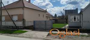 Prodajem dve kuce na jednom placu