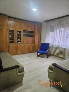 KOMPLETNO NAMEŠTEN DVOSOBAN PET FRIENDLY STAN NA DETELINARI