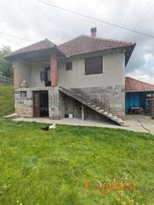 Na prodaju imanje  u Pajsijeviću