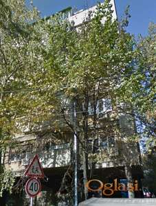 Lep, svetao stan na dobroj lokaciji