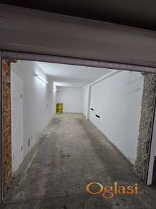 NOVI SAD, GRBAVICA, GARAZA NOVIJE GRADNJE SA ELEKTRONSKIM PRISTUPOM, ZATVARANJEM - 100 E