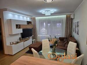 Lux, dvosoban stan u Zemunskim kapijama ID#8319