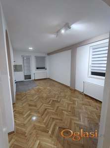 Jednoiposoban stan 40 m², Grbavica, Novi Sad