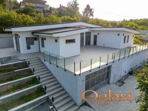 Rakovac lux kuća 200m2 na top lokaciji HITNO!