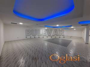 Izdaje se poslovni prostor u pešačkoj zoni, u centru, 149m2