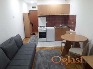 Lepa garsonjera kod Sajma, VLASNIK!