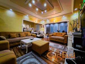 Izdaje se odlična kuća sa dva stana, Zemun centar ID#8309