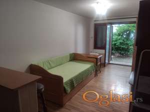 Prizemna garsonjera kod Bogoslovije