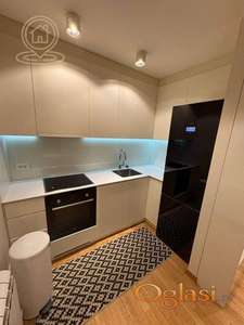 Moderan stan na izuzetnoj lokaciji, renoviran i potpuno opremljen