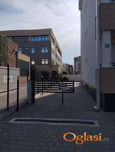 Atraktivno garažno mesto 13 m.kv.u suterenu Galansove zgrade