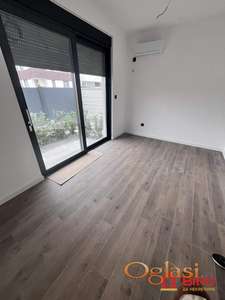 ---NOV-USELJIV jednoiposoban stan , pdv---