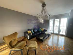 562582-  SAMO KOD NAS U PONUDI - fantastičan porodičan stan na top lokaciji - Trg Marije Trandafil