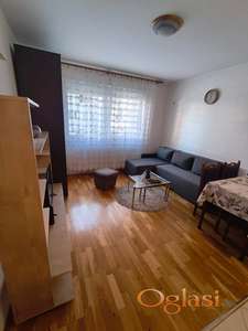 Na prodaju garsonjera na Podbari