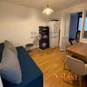 Sjajna ponuda! Na Sajmu se izdaje jednoiposoban, potpuno namešten stan.