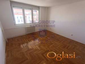 Prazan trosoban stan u blizini Bulevara Oslobođenja, 69m2