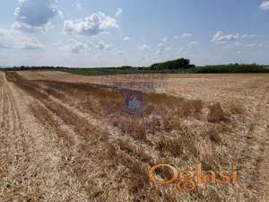 Odlično pozicioniran plac, sa dobrom površinom, uknjižen. Može se izvršiti prenamena u građevinsko zemljište.