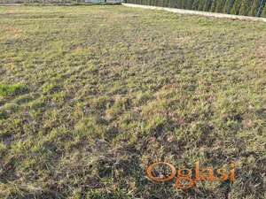 Fantastičan plac na samom ulazu u Veternik!