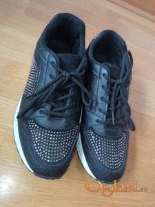 Deichmann crne patike