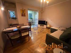 Odličan troiposoban stan u blizini Cara Dušana