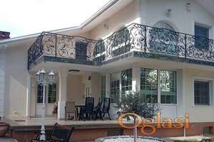 Prodajemo višesobnu kuću, 250m2, Novi Banovci, sa bazenom