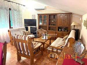 Petlovo brdo - centar naselja, uknjižen trosoban stan 88m2 + terasa ID#1603