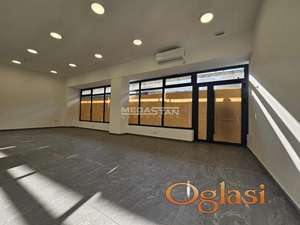 Karađorđev park, prazan, sa izlogom 10m